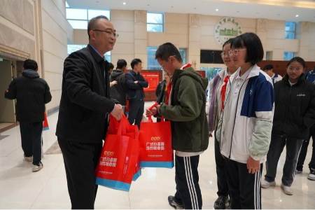 中山多方携手关怀慰问西藏日喀则籍学生