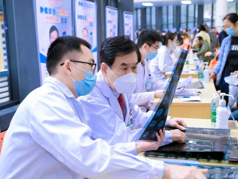 “全明星”阵容！赫捷院士领衔40余位专家为市民义诊