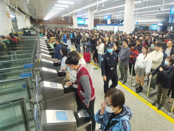 皇岗边检站多举措确保春节假期口岸安全顺畅通关