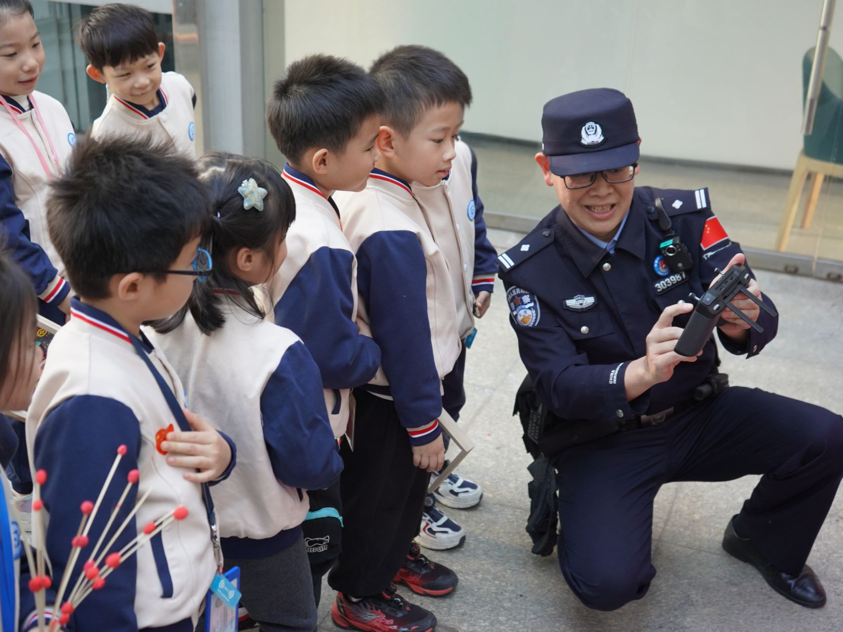 沙头角边检站庆祝  “中国人民警察节”活动“警”彩纷呈