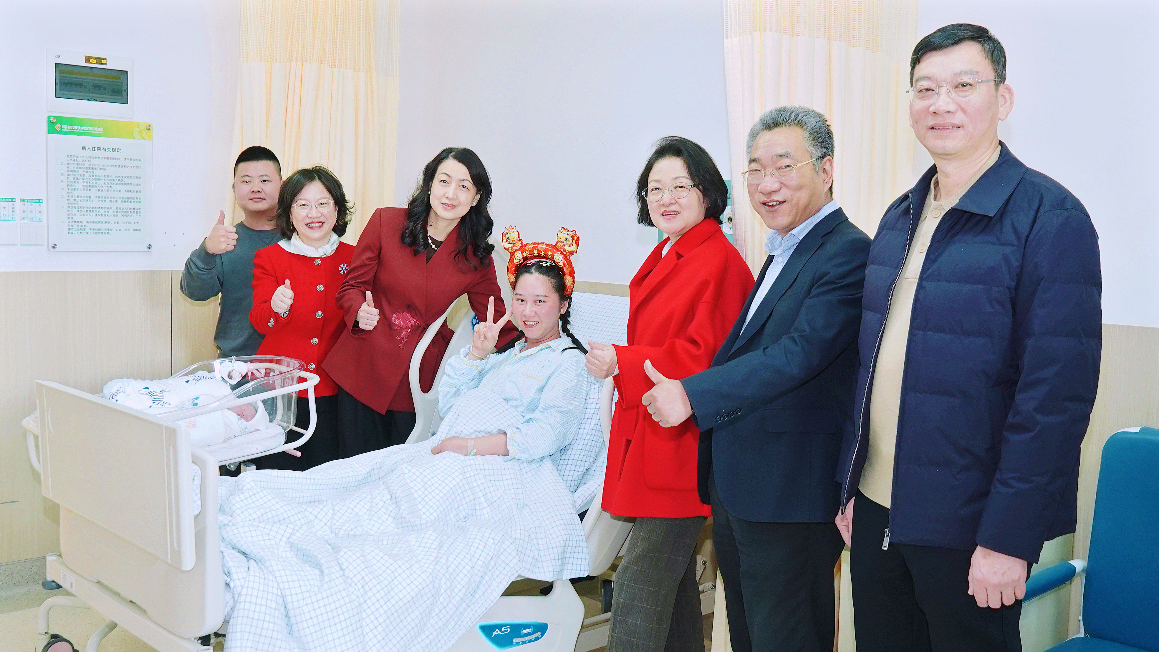 大年初一，深圳新手爸妈收到了来自妇联的特殊礼物