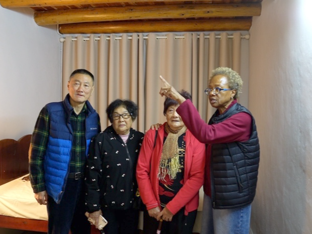 跨越山海感受客家浓郁年味！这位牙买加华裔来龙岗探亲了