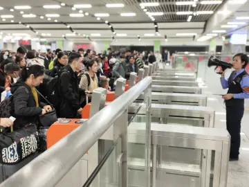 深圳铁路今年首趟临时旅客列车今日发车