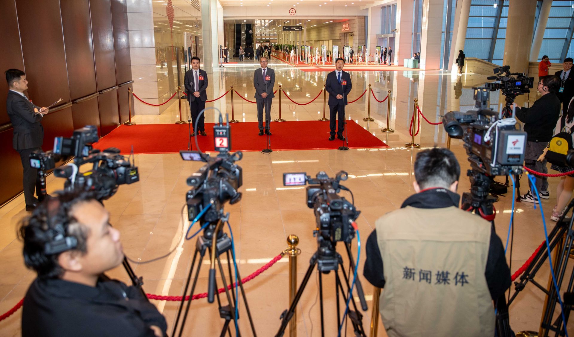 2025广东省两会｜6名委员登上省政协十三届三次会议第二次委员通道，讲广东“好故事”提发展“金点子”
