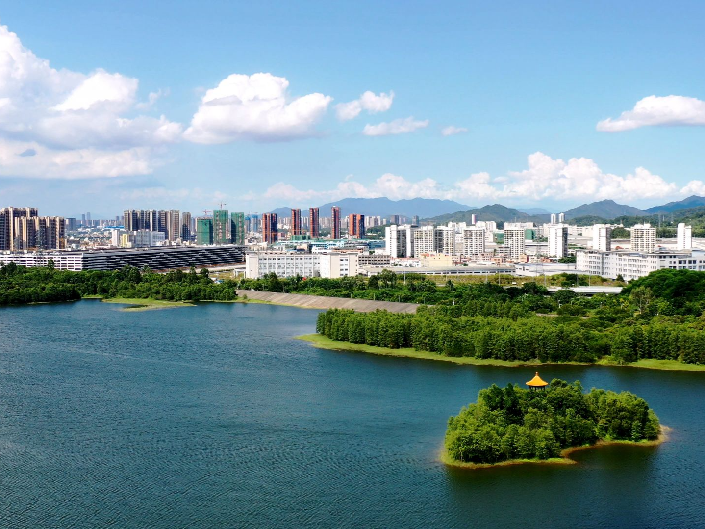 探索广东城乡区域协调发展新路径（深入学习贯彻习近平新时代中国特色社会主义思想）