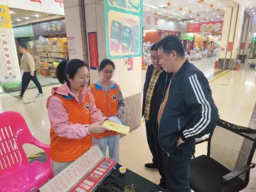 兰花社区开展腊八禁毒宣传活动