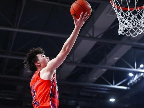 广州龙狮回应张兴亮事件：“将女友装行李箱带进宿舍”不实