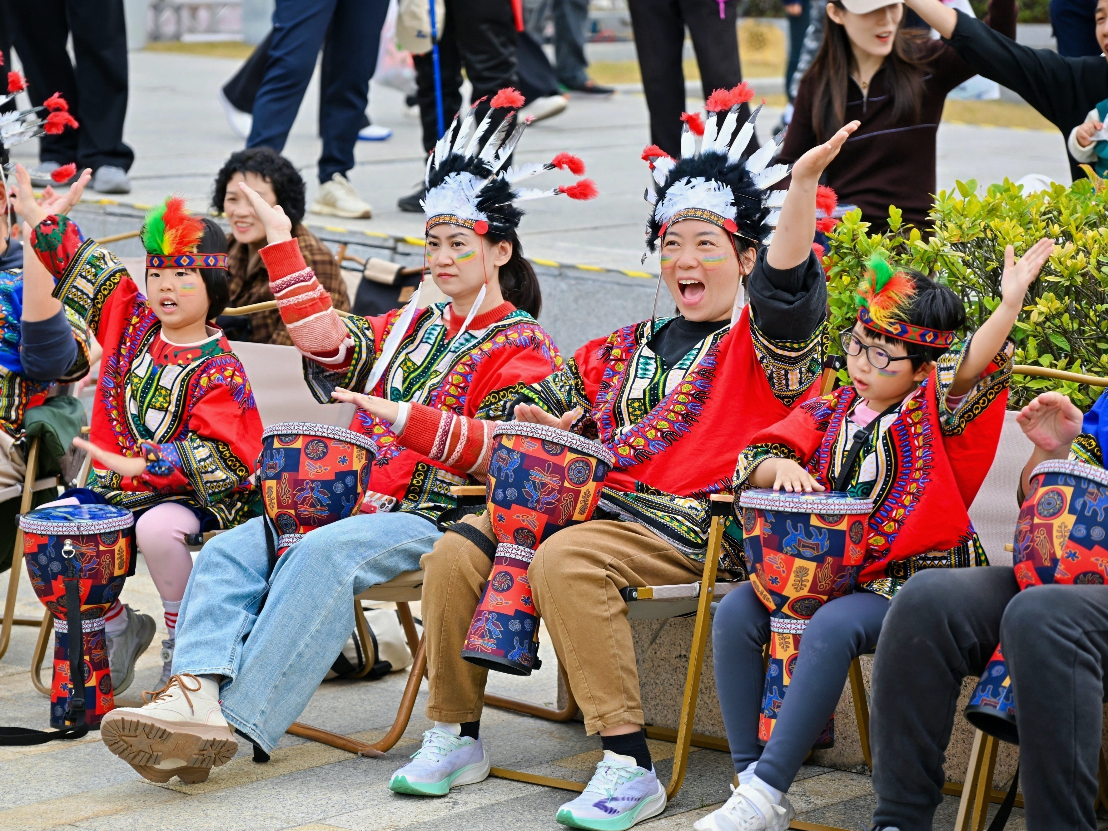 多巴胺欢乐色彩点燃活力，2025深铁禧年节狂欢来袭