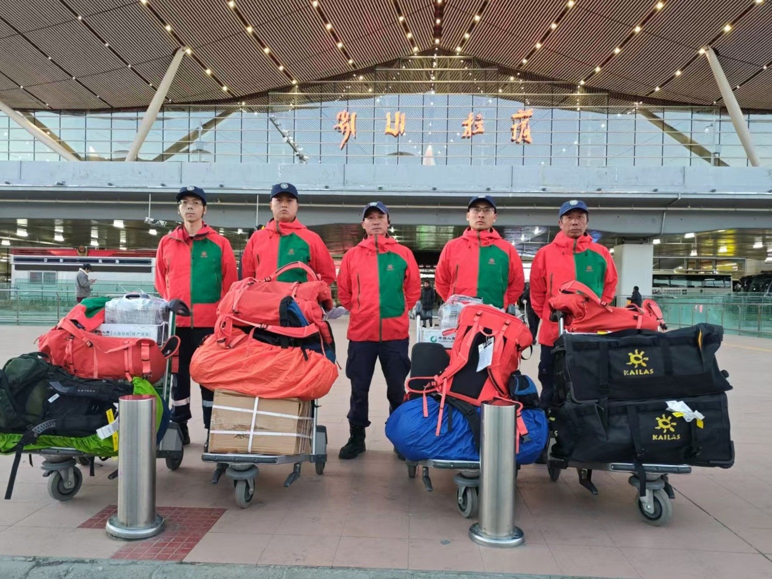 深圳公益救援队增派5人驰援西藏地震灾区