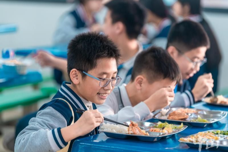 2024中山民生答卷⑦｜71所学校食堂转自营，运营模式转变促满意度提升