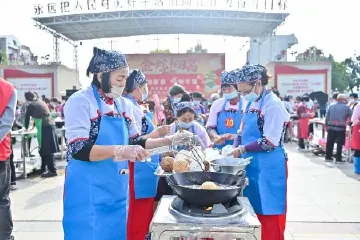 逾百人同台炸煎堆！南朗横门社区这场新春活动真“香”丨新春走基层