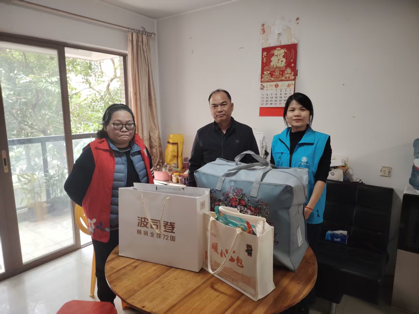 送“暖”入户递“爱”予他  光明区民政局开展春节慰问