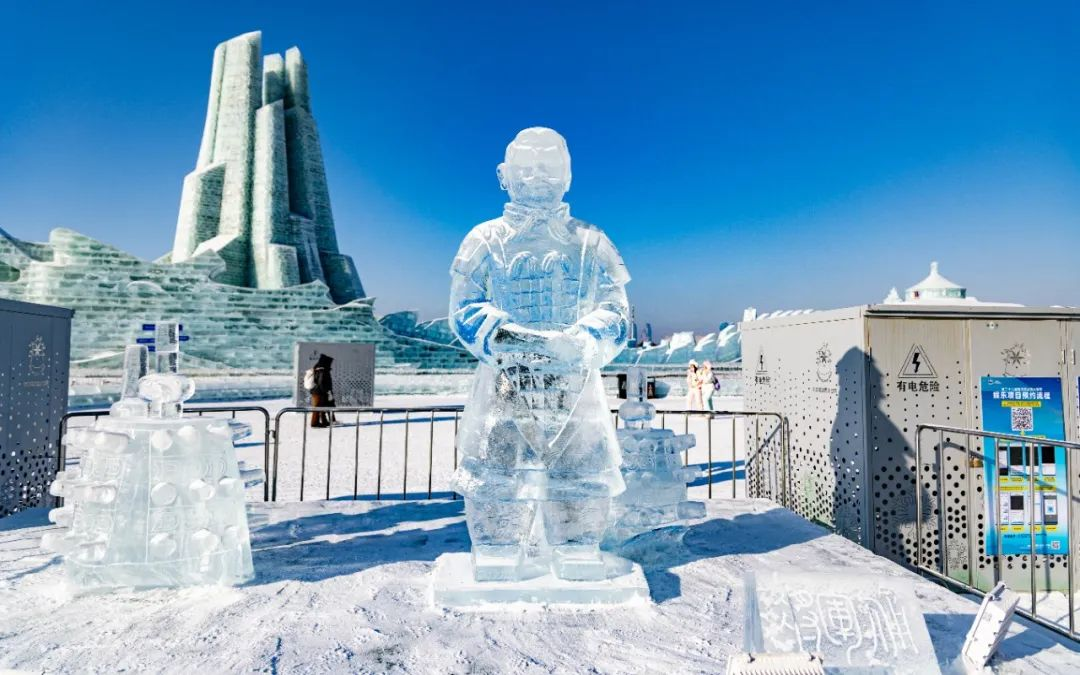 燃情冰雪季｜哈尔滨冰雪大世界“冰”马俑雕刻完成