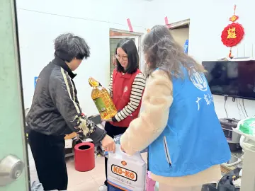 新村社区开展特殊群体关爱慰问活动