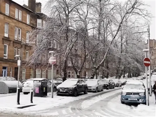 英国大降雪 多个机场跑道暂时关闭