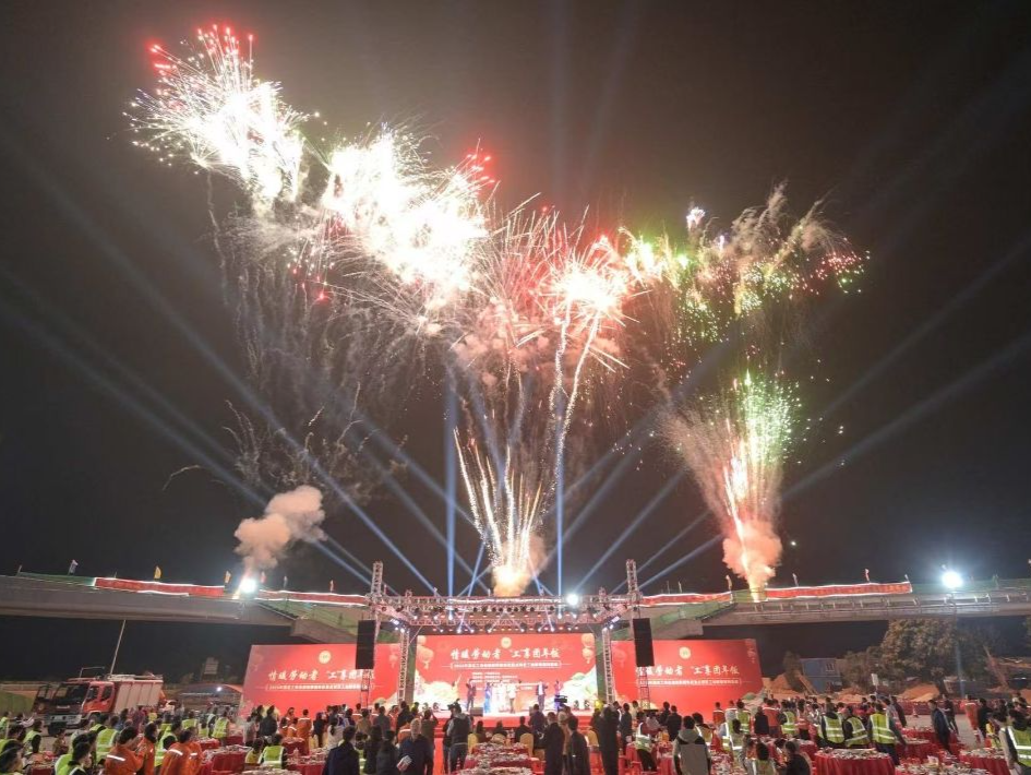 广东首个荔枝特色服务区800余名劳动者共享团年饭