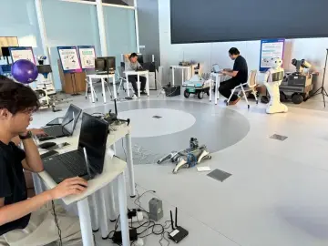 “企业出题、学校揭榜” 深圳技术大学联合华为打造“云上智能超跑”