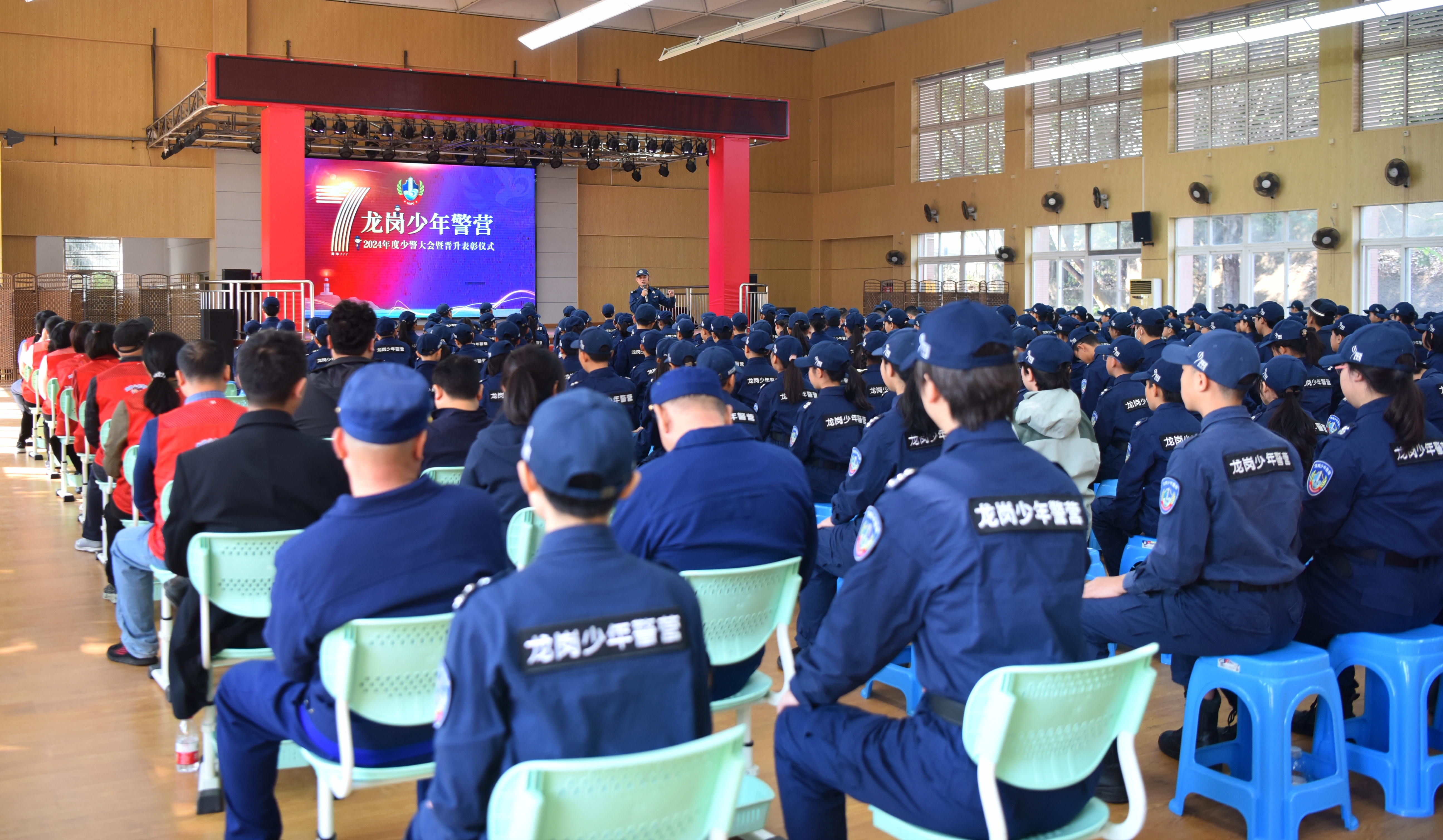 激励青少年担当有为，龙岗举行少警大会  