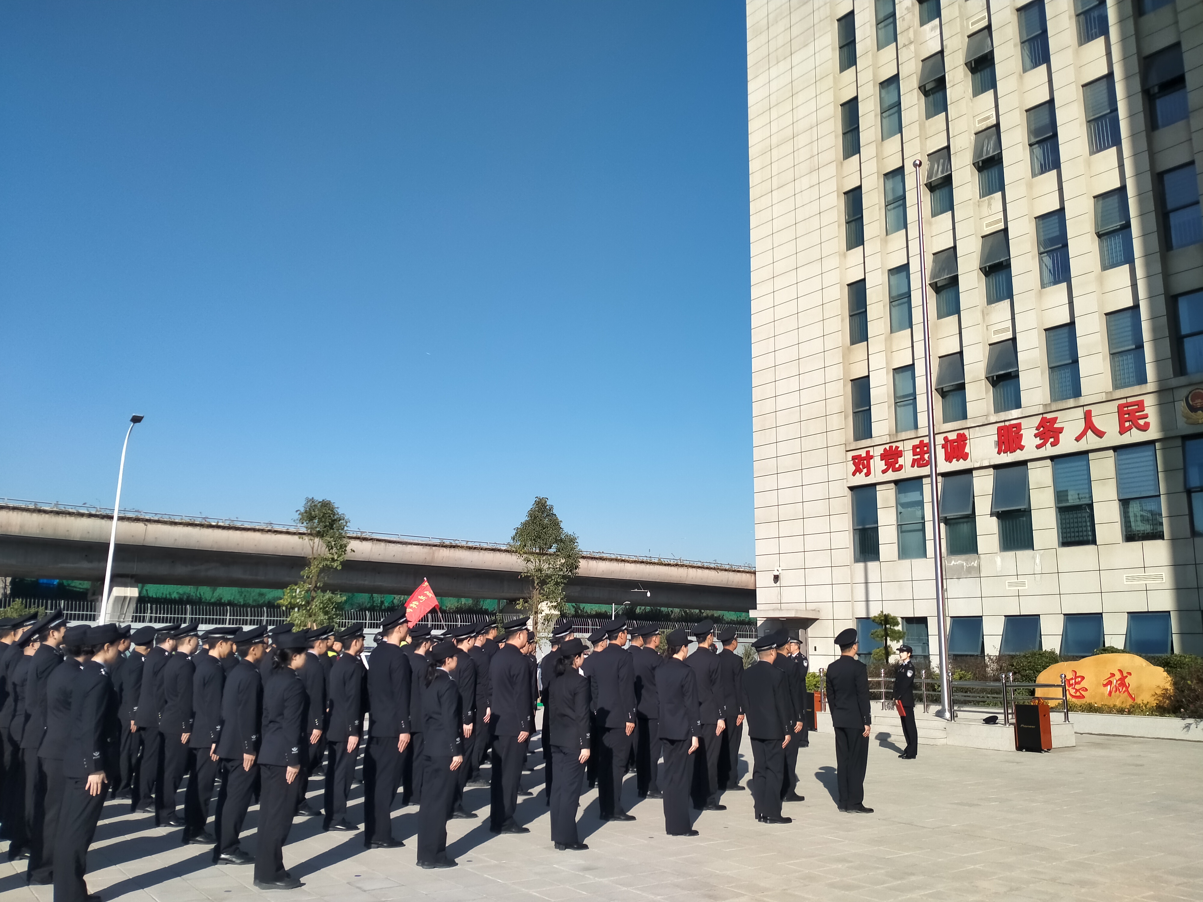 严打惯性治安问题，广铁警方护航旅客平安回家路