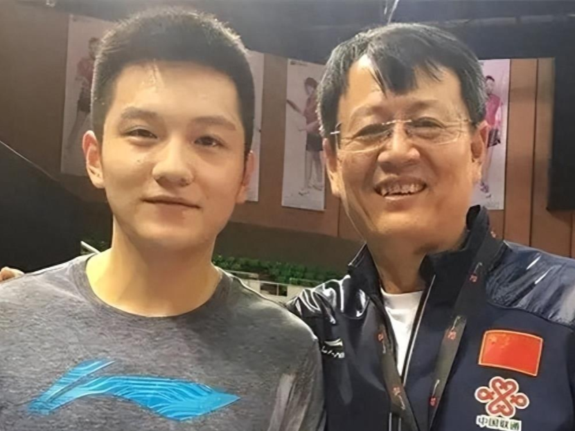 冲上热搜！国乒前教练吴敬平晒与樊振东聊天记录