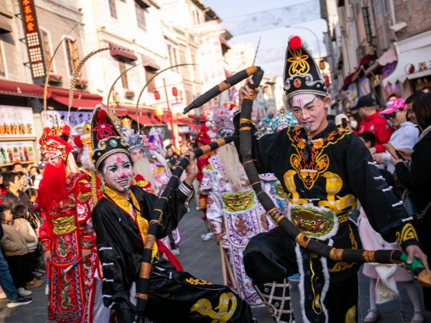 汕头跻身全国“年味小城”，百变魔方年货集市开市