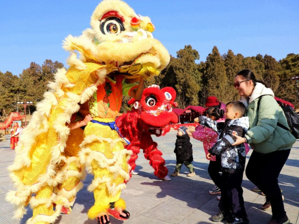 金蛇贺岁，春满神州——全国各地群众喜迎乙巳春节 