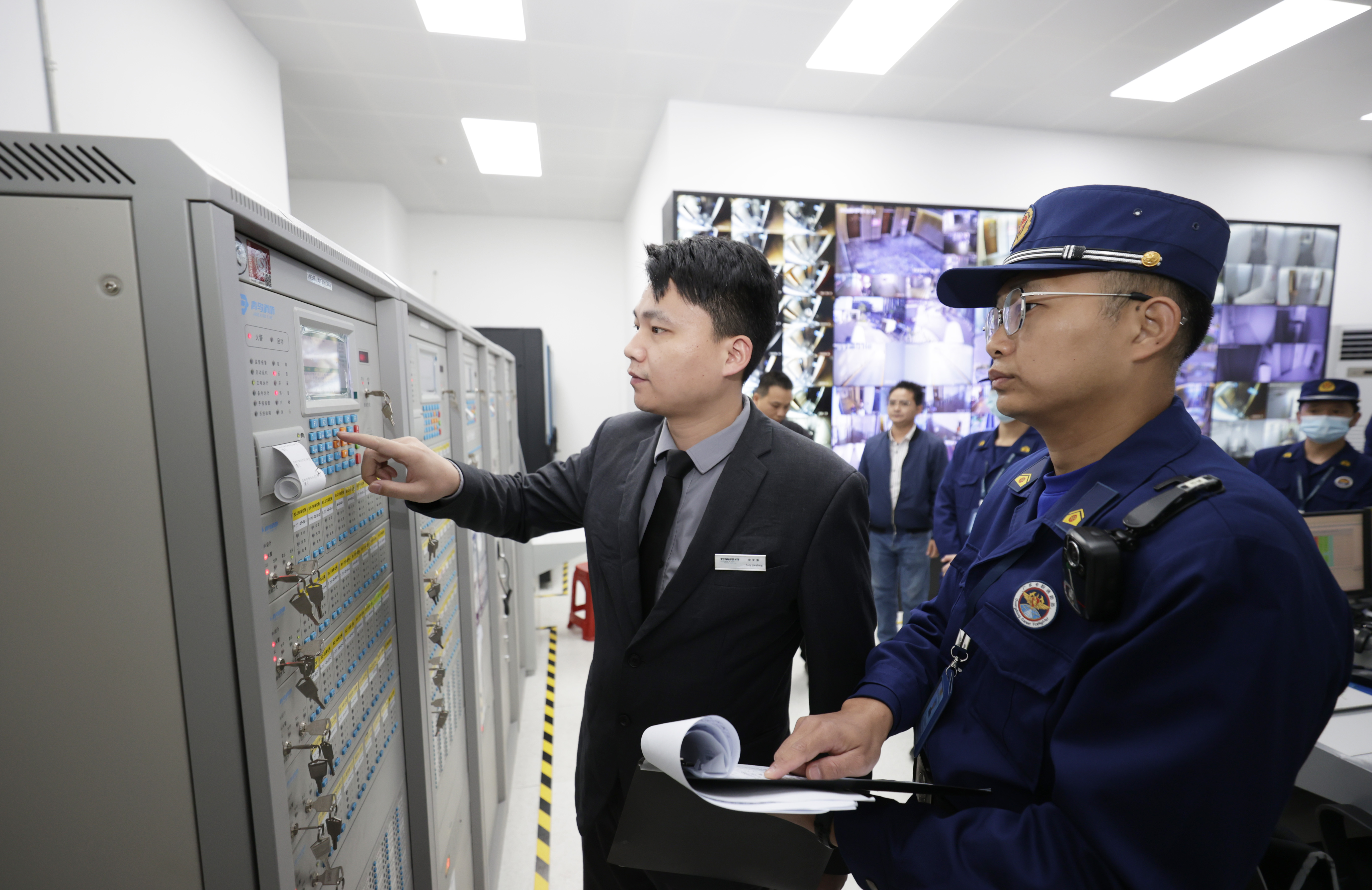 新春走基层丨深圳消防开展冬春防火巡查 守护春节万家灯火