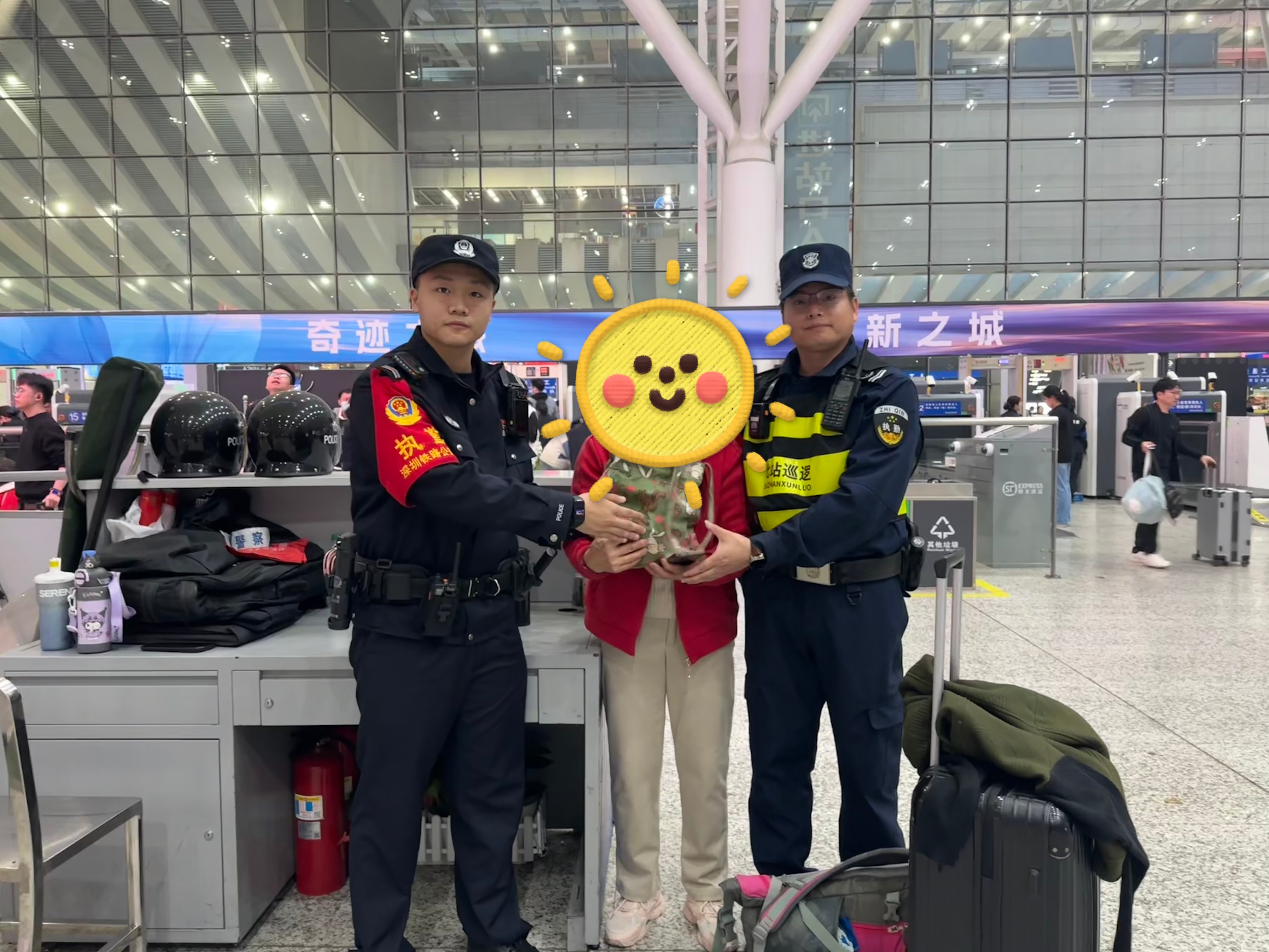 春运路上,深圳铁警帮旅客找回价值近10万元遗失财物