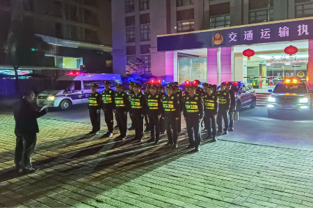 凌晨4点多出动，他们全力护航回家路丨新春走基层