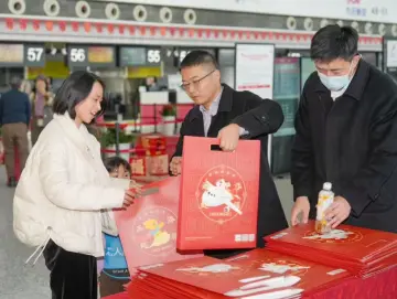 登机领“新春礼包”！深航带你解锁“反向春运”新姿势
