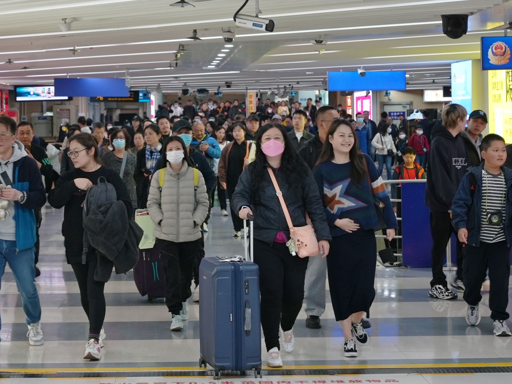 春节假期罗湖口岸将迎客流高峰 最高或超24万人次
