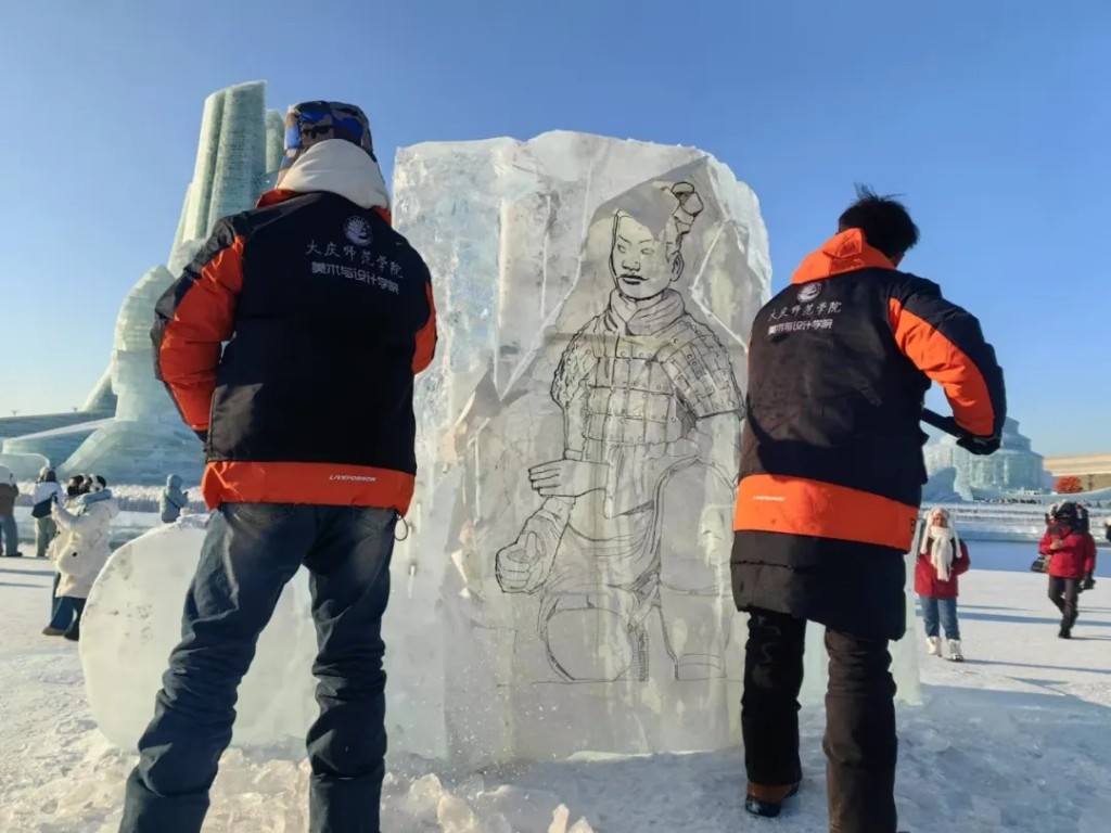 燃情冰雪季｜你们想要的“冰”马俑，哈尔滨冰雪大世界开雕啦