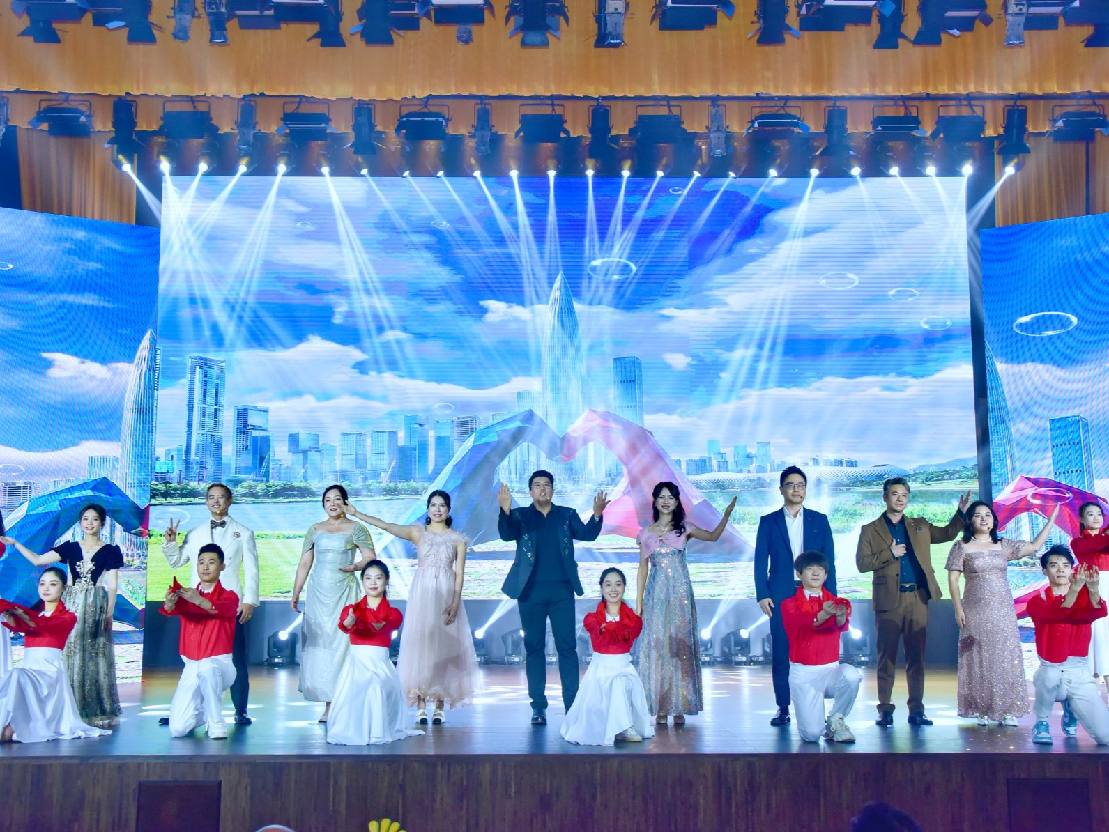 九语交响 海归燃情：南山区海归协会举办成立五周年暨海归青年风采展示活动