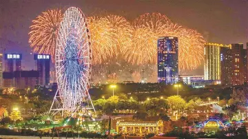 汕头内海湾，绚烂焰火！50万观众共赏“火树银花”