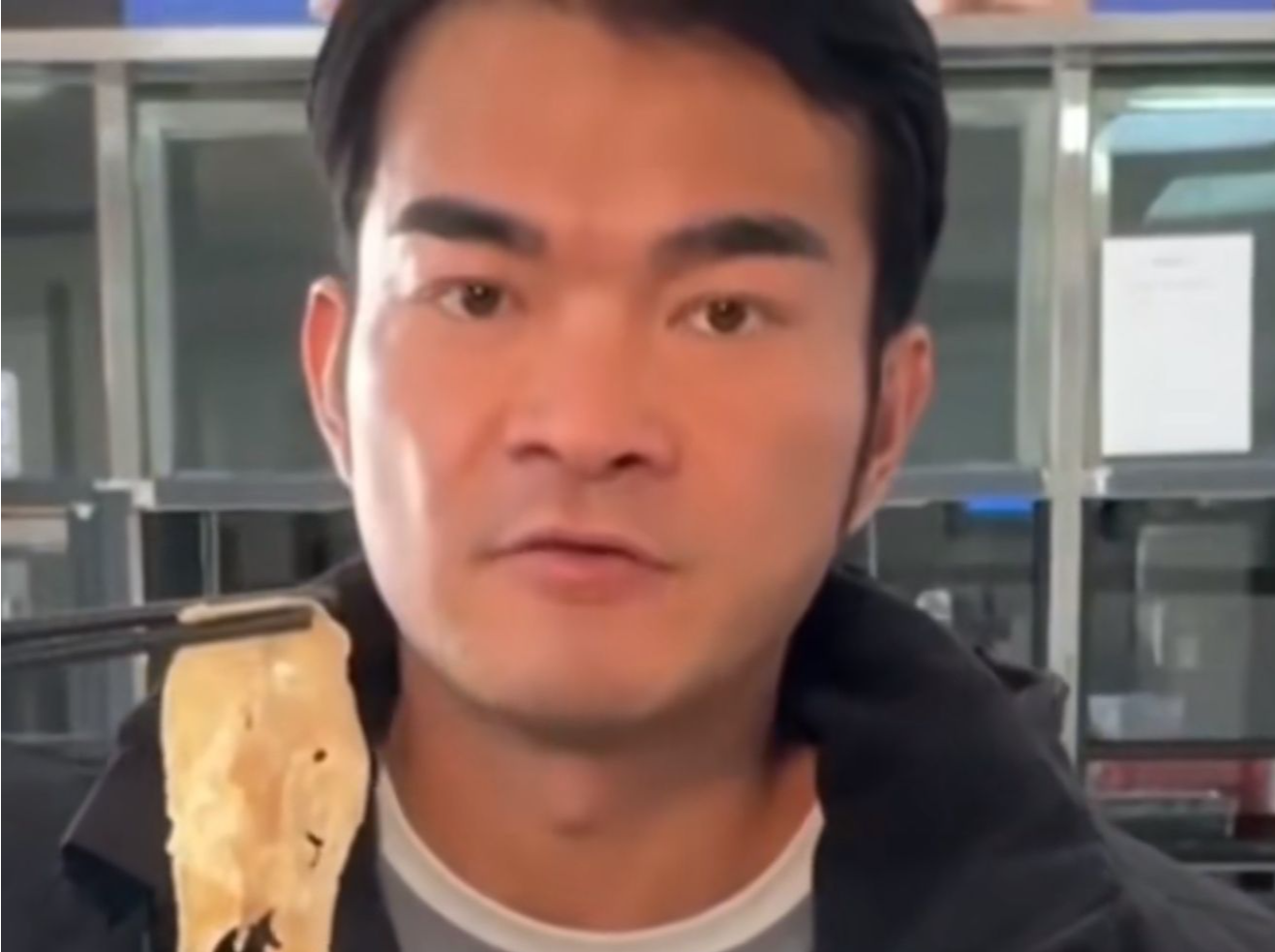 千万粉丝的健身网红带货“假原切牛肉卷”？涉事厂家报警上演“罗生门” | 网事
