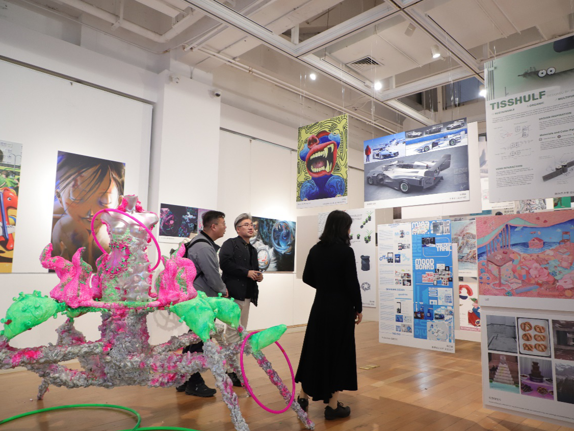 以“故事力”重塑艺术深度，国际小燕校友展落幕