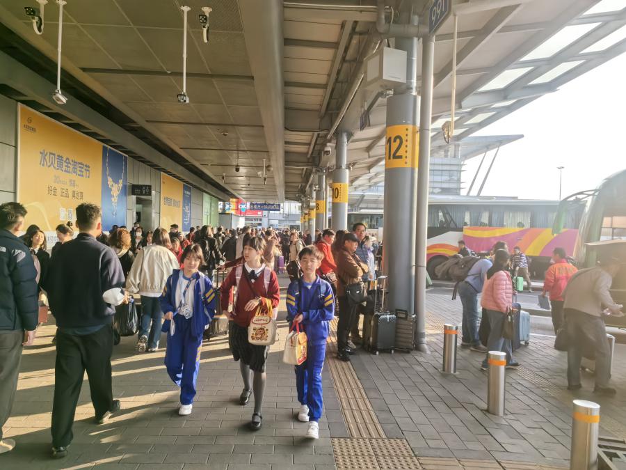 深圳开展陆路口岸春节期间外围交通整治环境改善初见成效