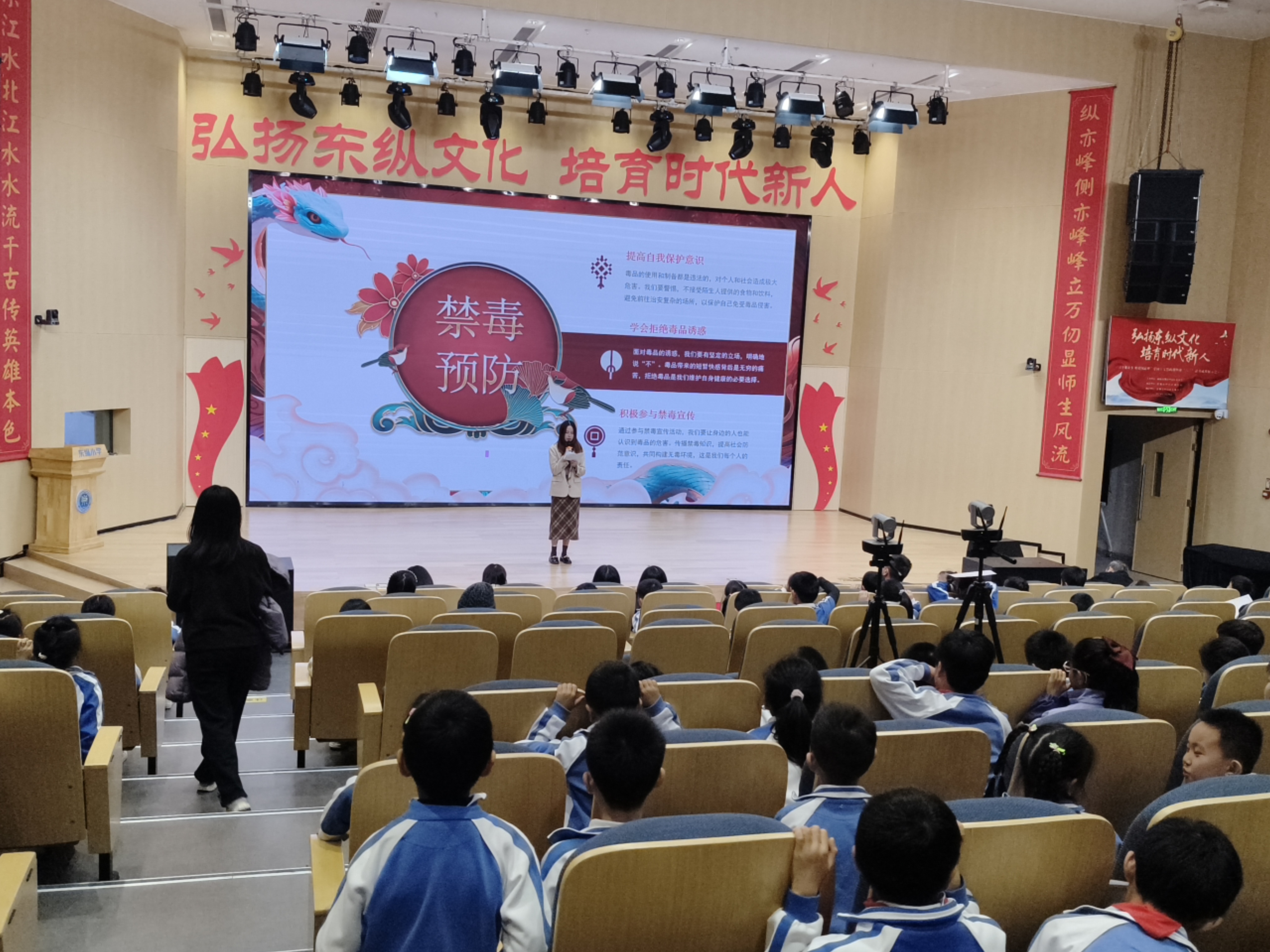 齐聚散学礼，坪山禁毒宣传“不放假”