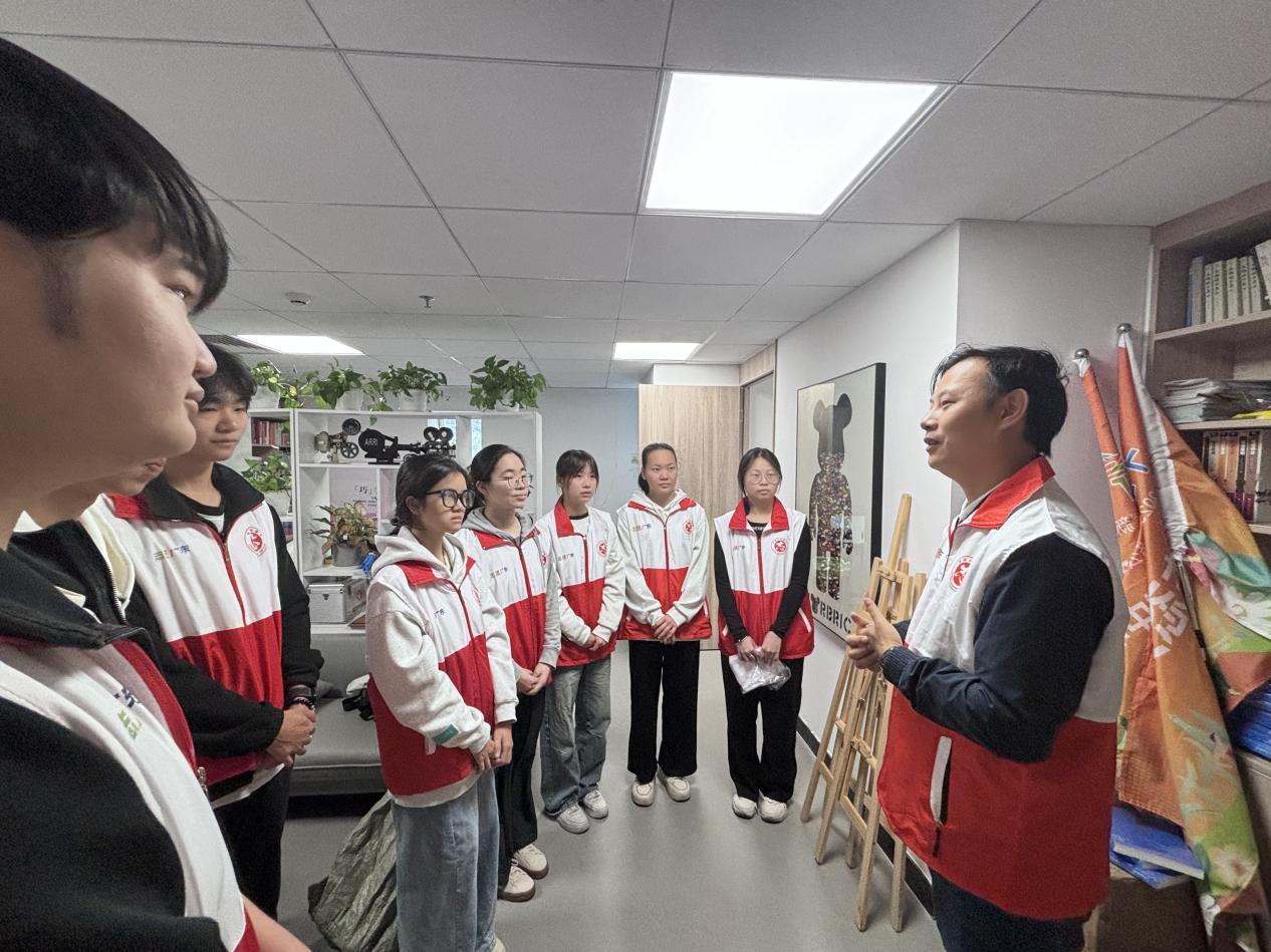 深职大青志暖冬突击队在南山区开展志愿服务活动