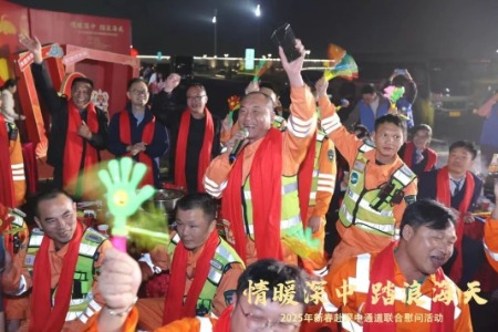 近200名深中通道一线工作者共赴“海上团年饭”