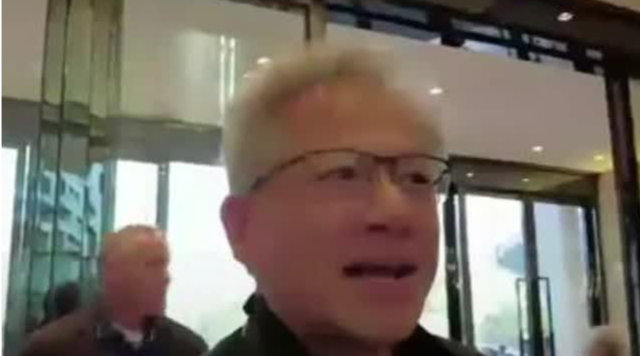 连续第二年，黄仁勋现身深圳和员工过春节