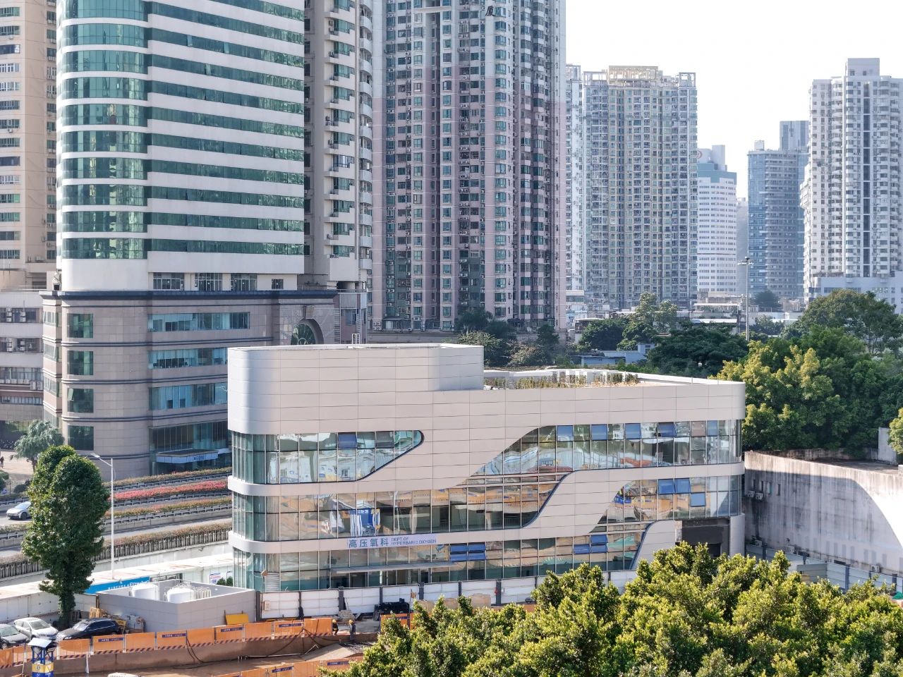 深圳市人民医院新高压氧科楼竣工交付，为国内最大氧舱建筑之一