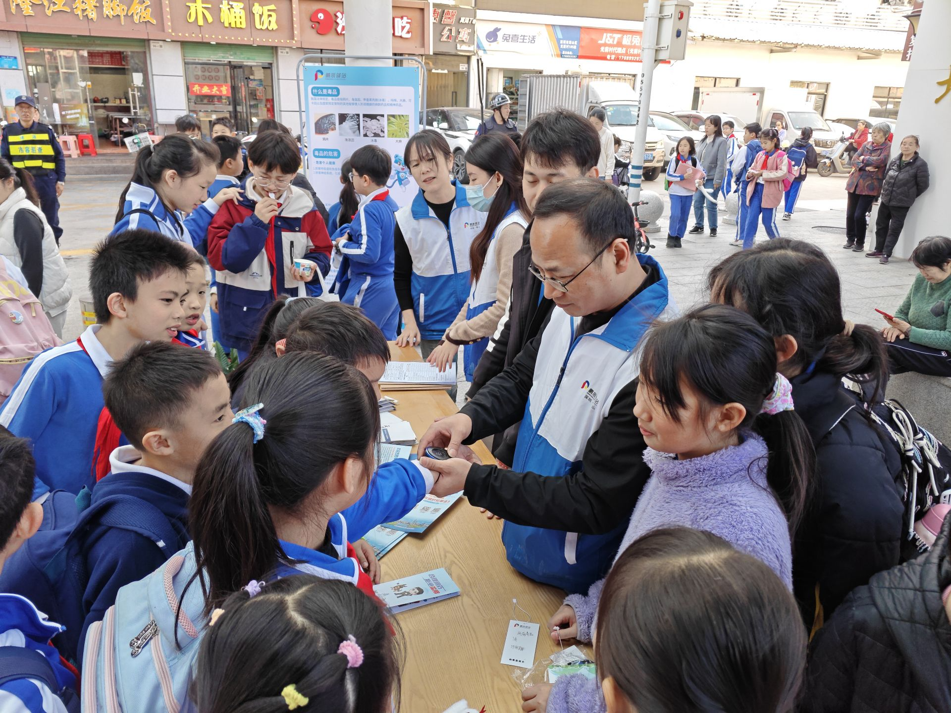 南山区桃源街道开展青少年禁毒宣传活动