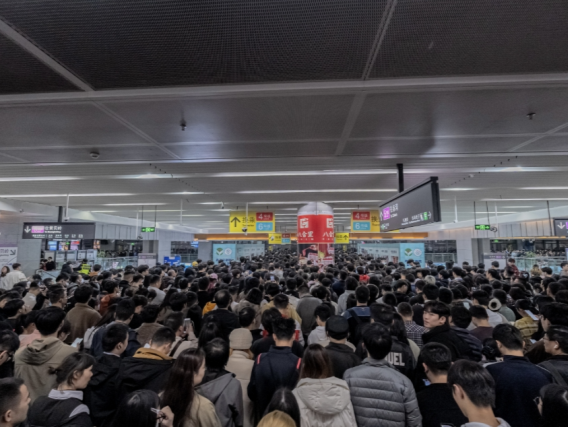 跨年夜，广深地铁客流双双破纪录