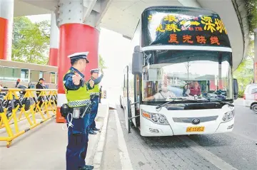 晶报特别报道 | 2025春运首日 晶报直播深圳首秀