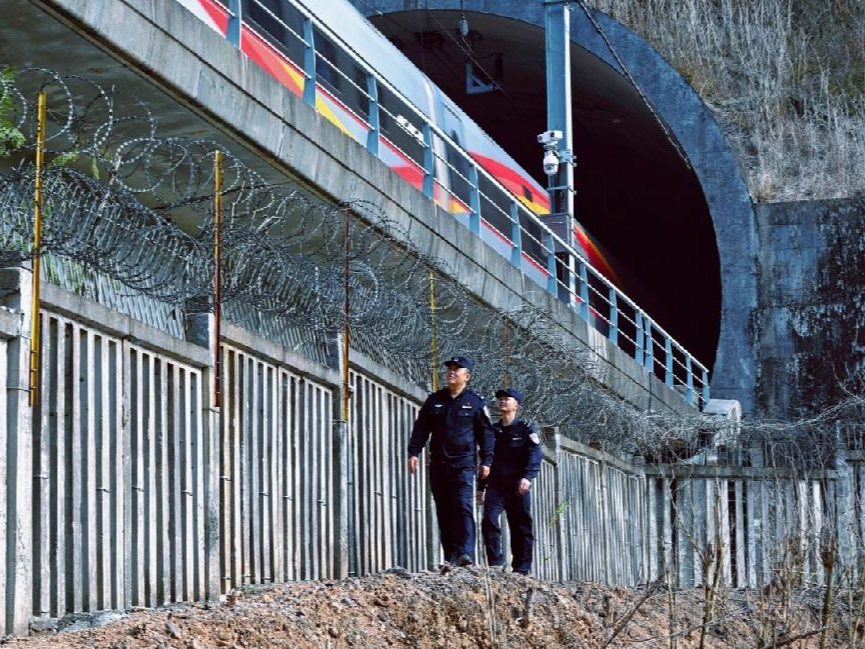贵广高铁民警刘洋：丈量37公里安全长度的十年守护
