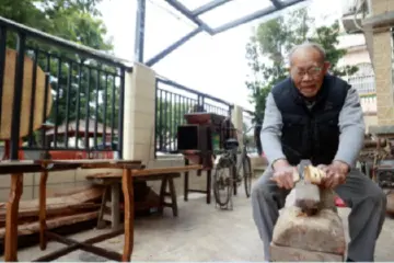 90岁木匠发挥余热，亲手打造乡村休闲空间丨“百千万工程”暖心篇