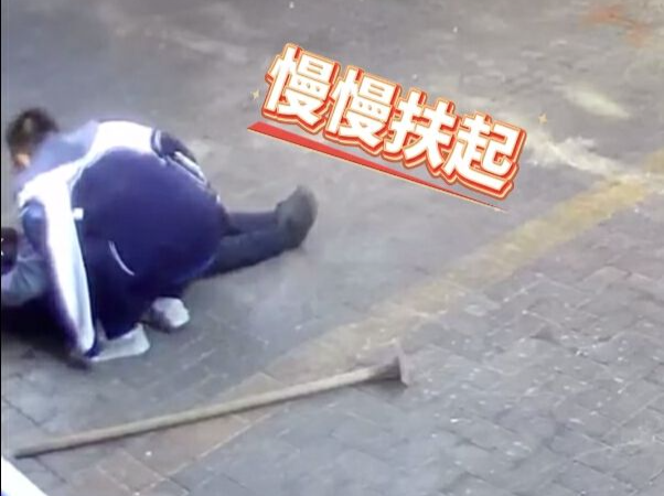 七旬老人昏迷倒地，深圳初三学生教科书式急救