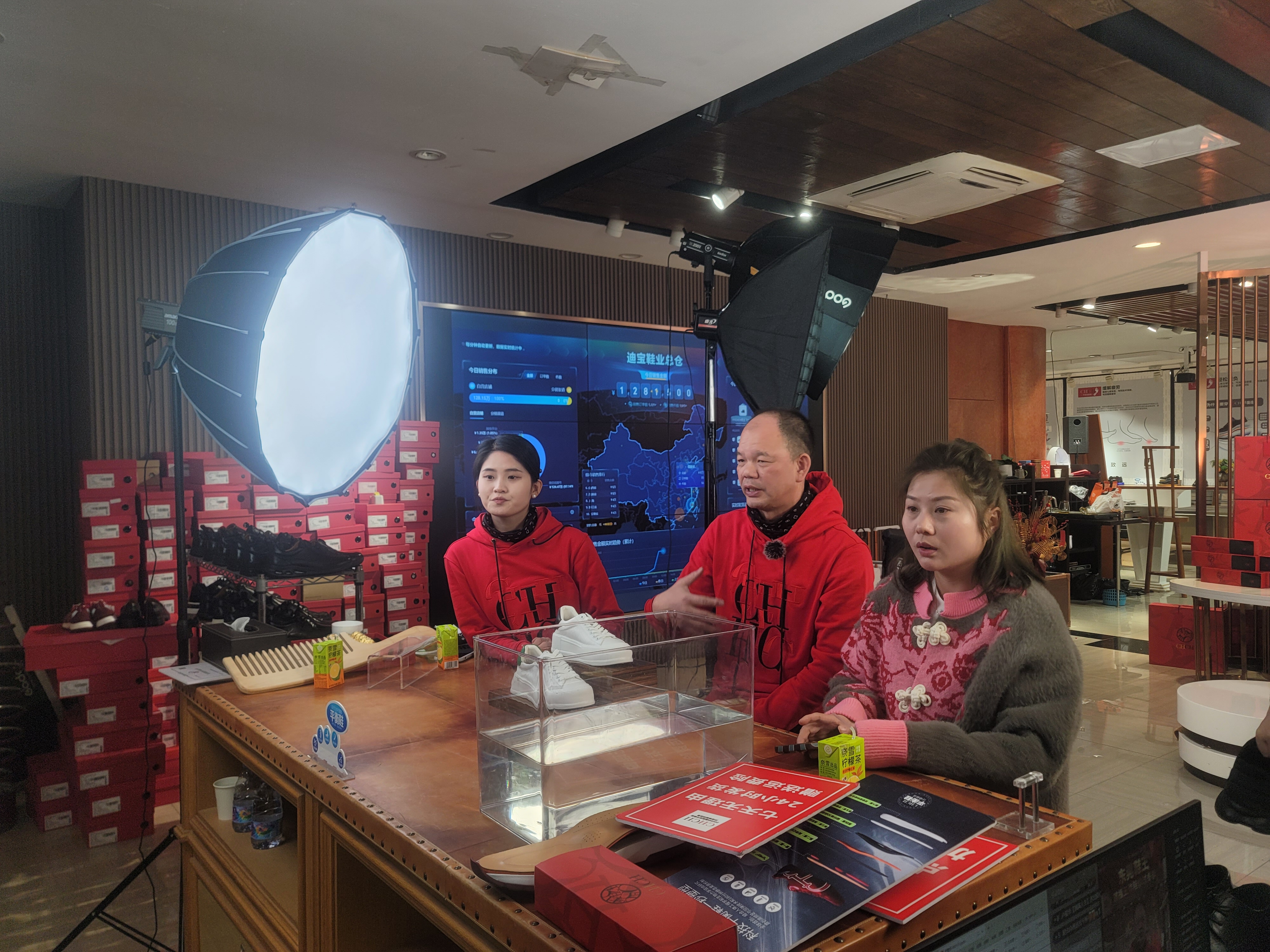 “老板直播2.0”时代：“东莞鞋王”首秀6.5小时卖了157万元