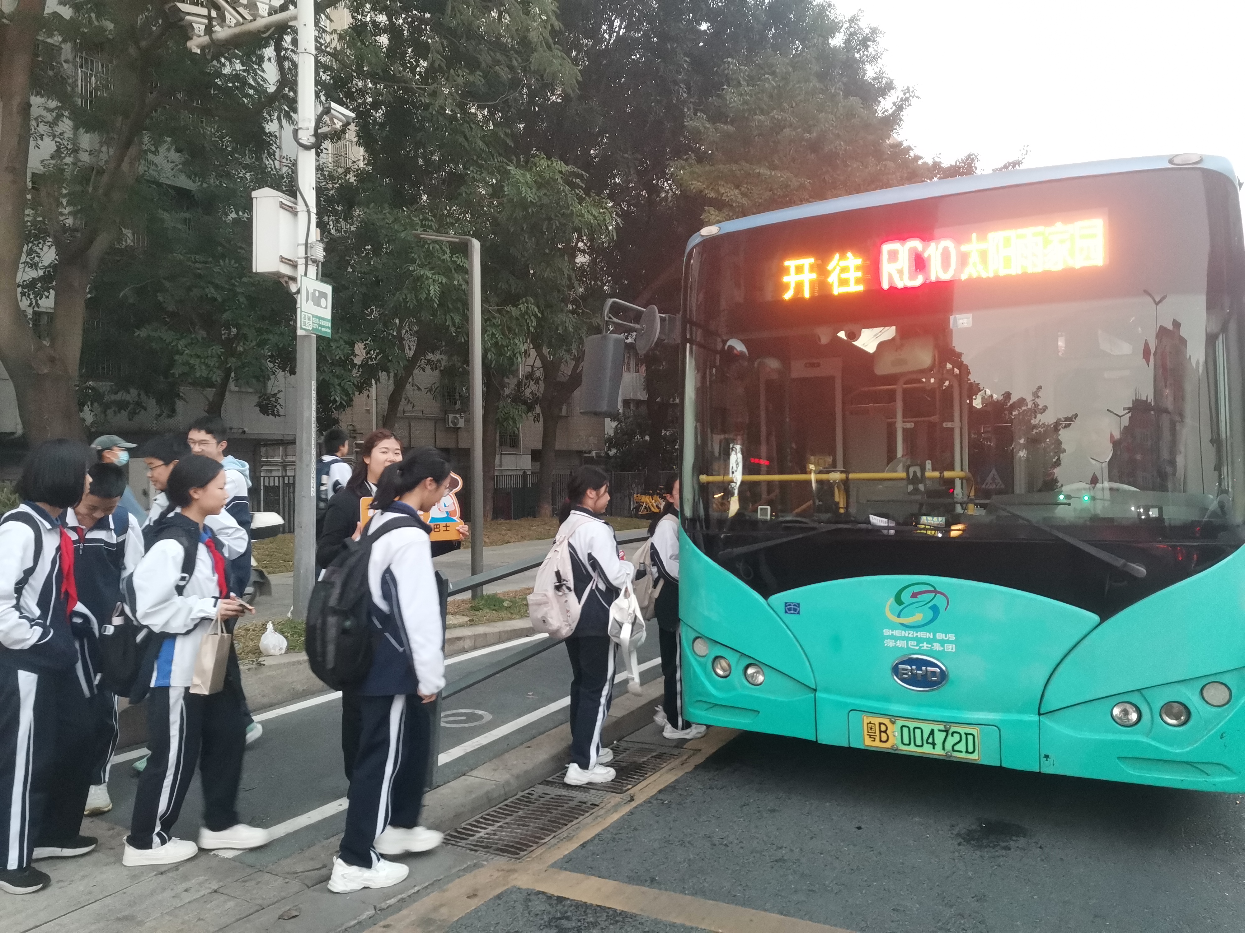 护航开学季！深巴第四分公司秀峰车队开通通学定制巴士
